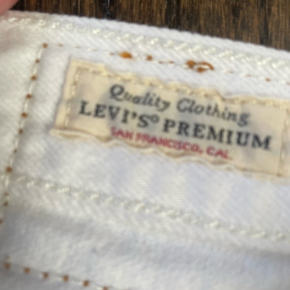 Size 25 Distressed White Levi’s - Picture 5 of 10